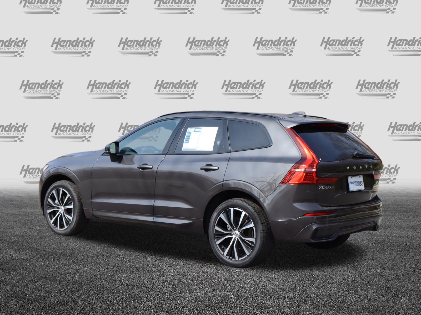 Used 2025 Volvo XC60 B5 Plus image 7
