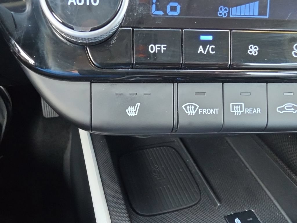 Used 2025 Hyundai Elantra Limited FWD image 28