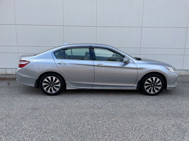 Used 2017 Honda Accord Touring image 5