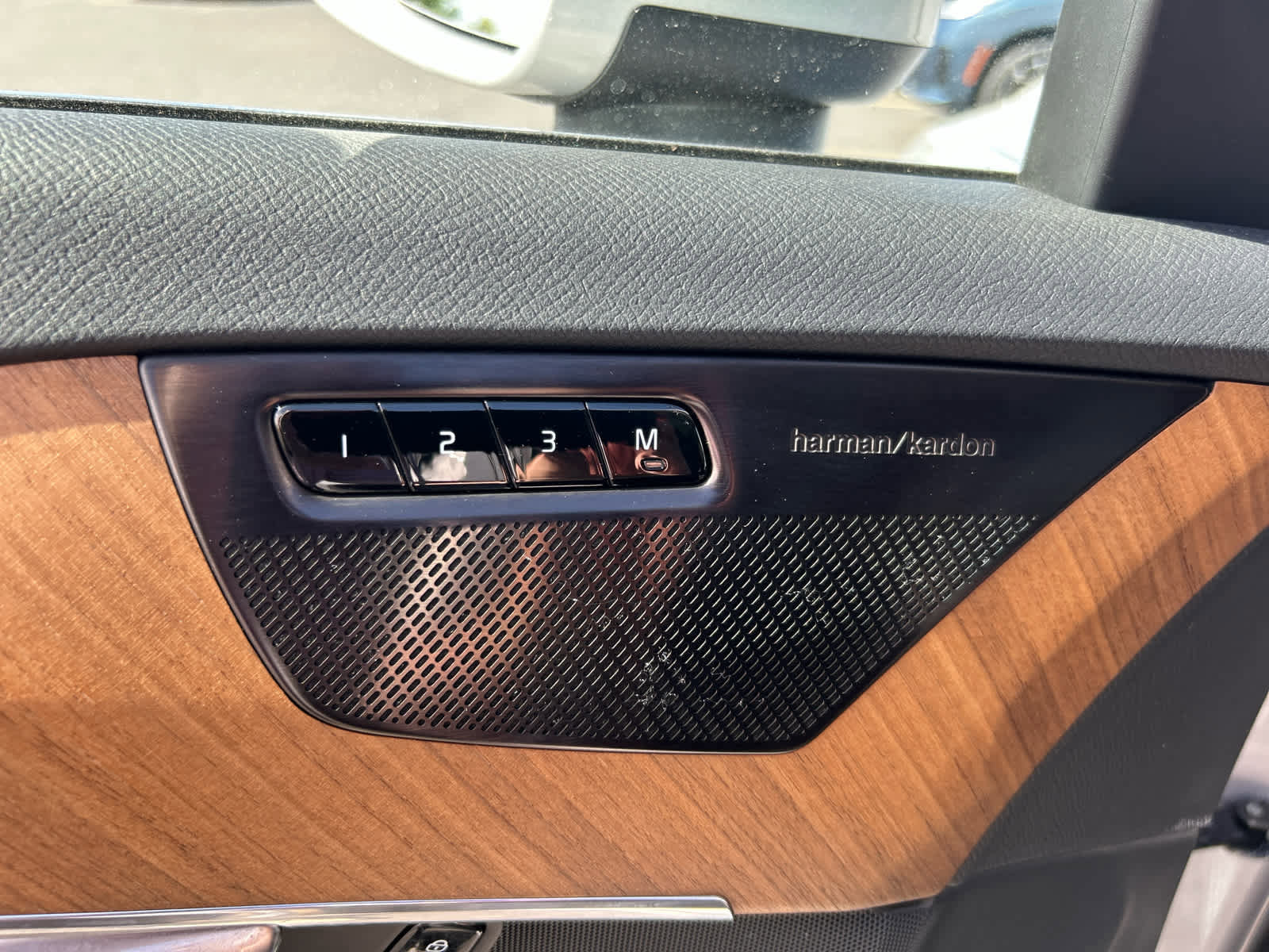 Used 2023 Volvo XC90 B6 Plus image 24