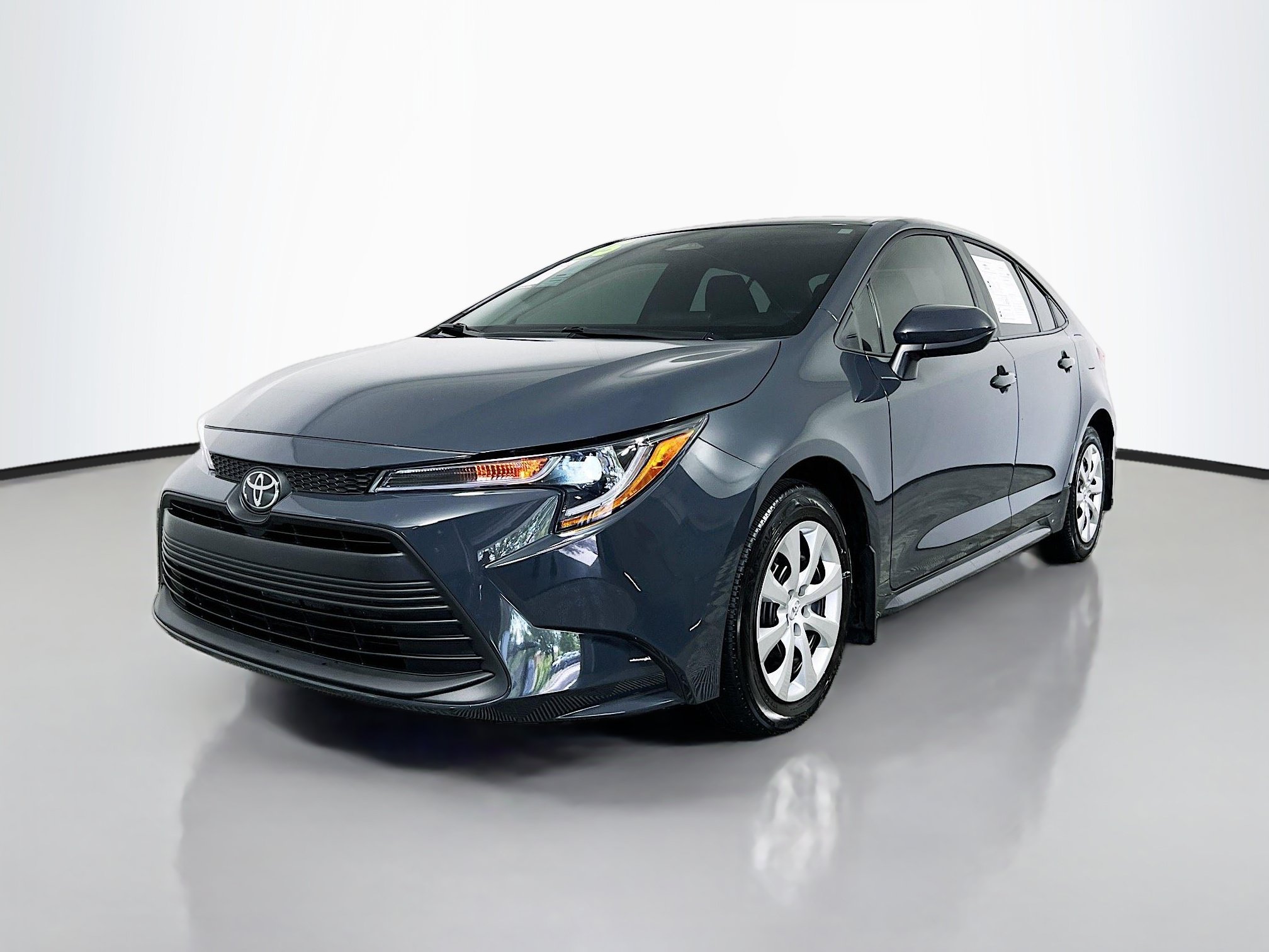 Used 2025 Toyota Corolla LE FWD image 10