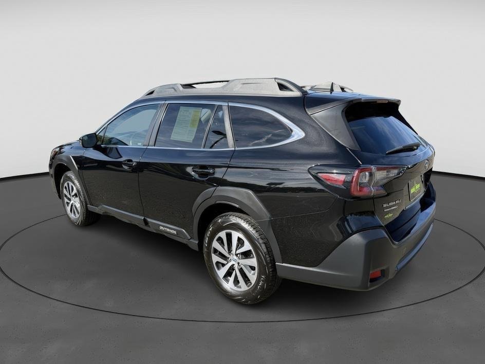 Used 2023 Subaru Outback Premium image 8