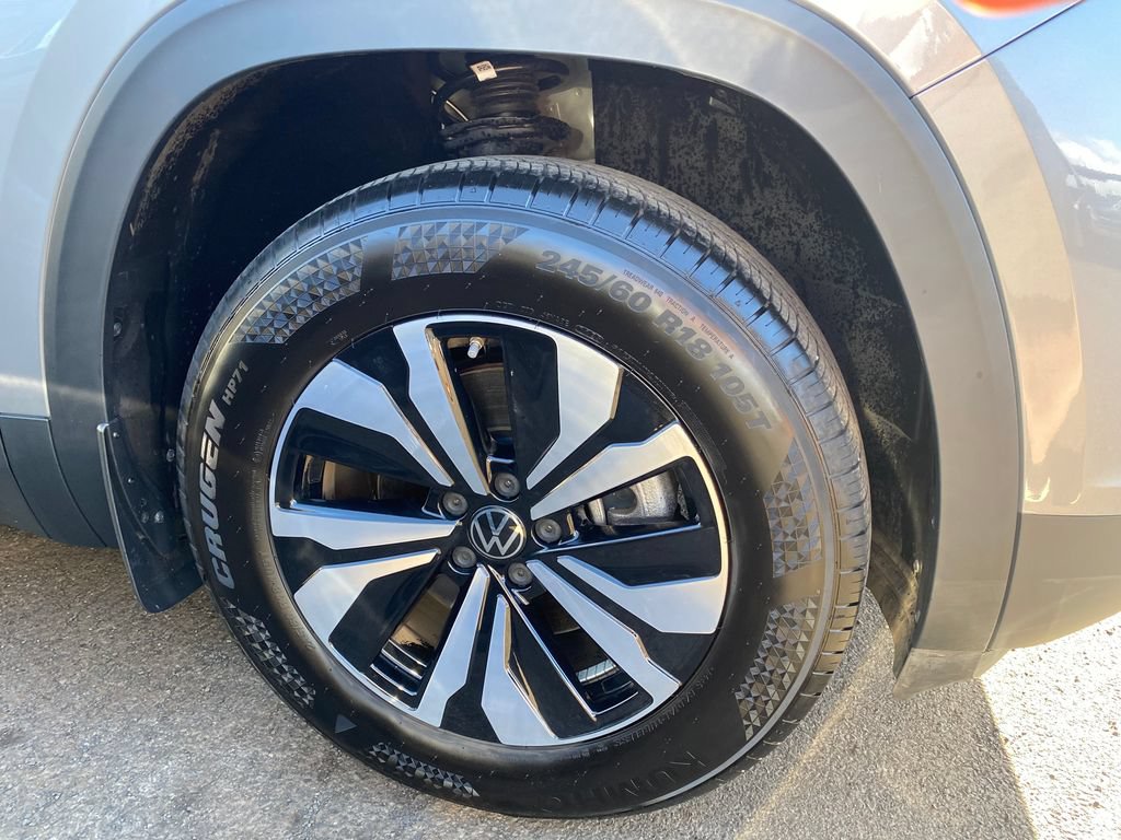 Used 2025 Volkswagen Atlas Cross Sport SE FWD image 28