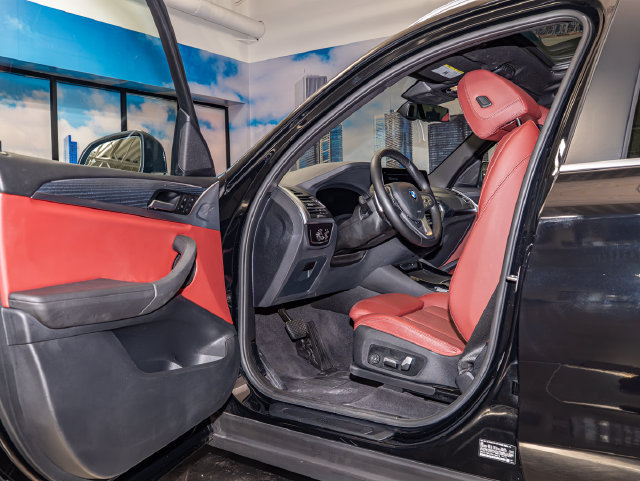Used 2023 BMW X3 xDrive30i w/ Premium Package w/ZPA AWD/4WD image 13