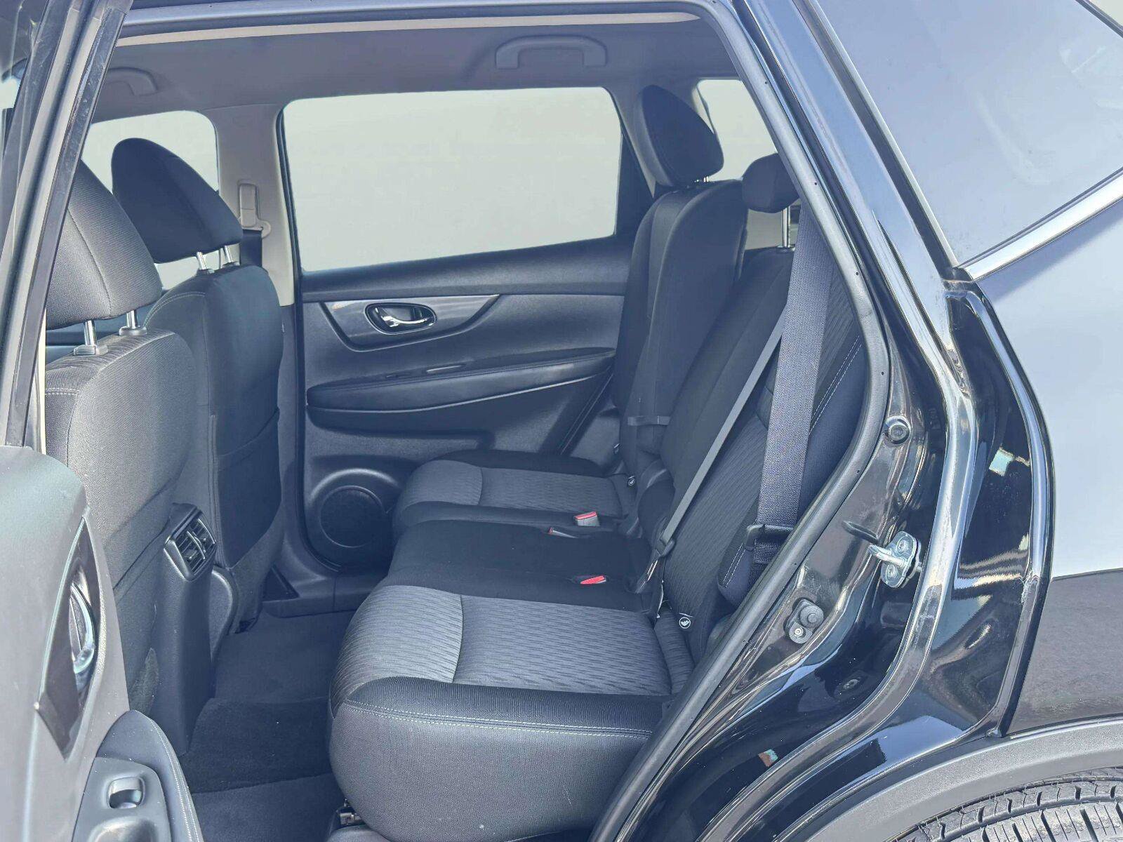Used 2019 Nissan Rogue SV FWD image 29