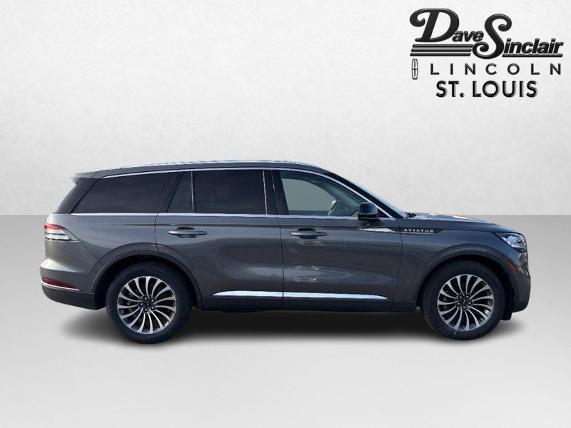 Used 2023 Lincoln Aviator Reserve image 2