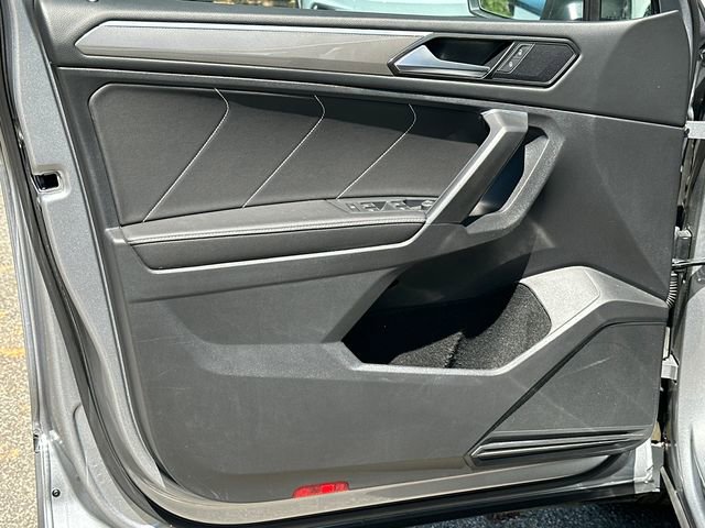 Used 2023 Volkswagen Tiguan SE R-Line image 10