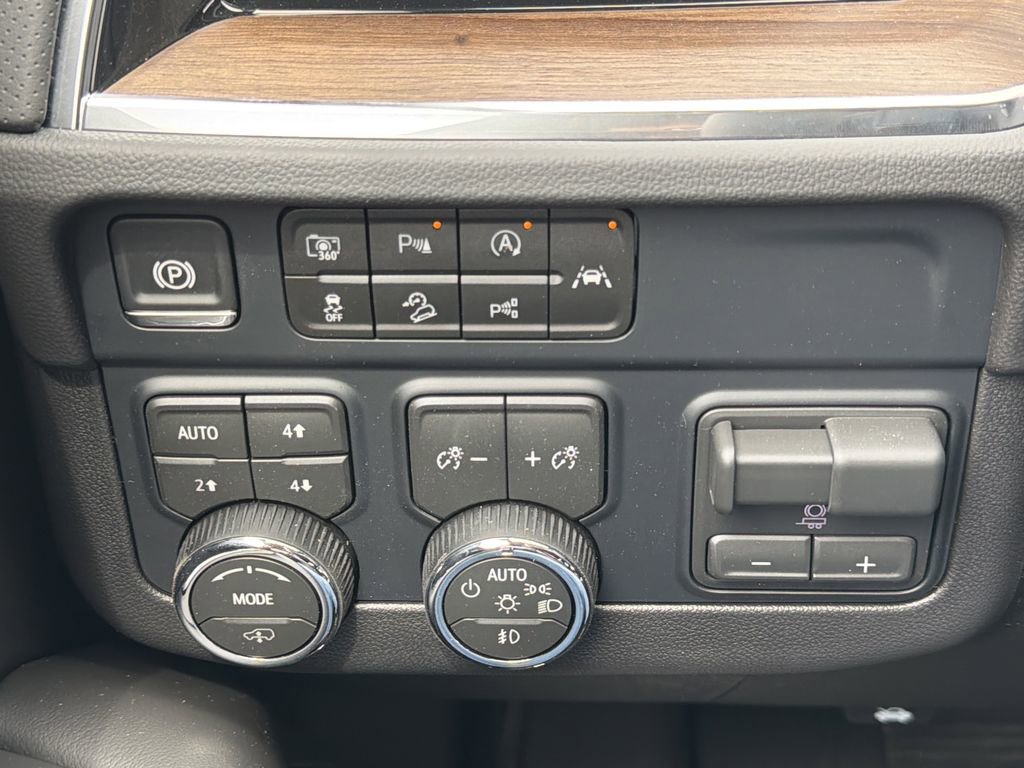 New 2026 Chevrolet Tahoe High Country AWD/4WD image 11