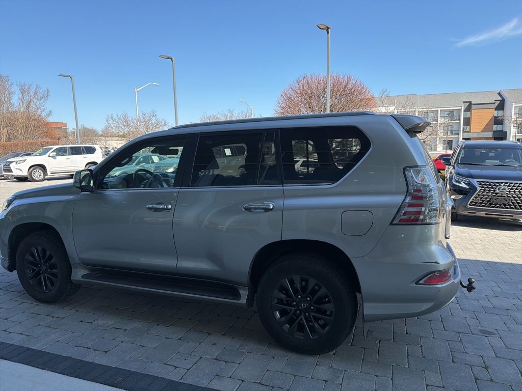 Used 2020 Lexus GX 460 Premium w/ Premium Package image 29