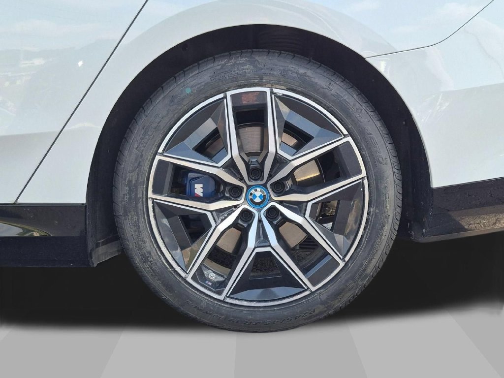 Used 2024 BMW i5 eDrive40i w/ M Sport Package RWD image 11