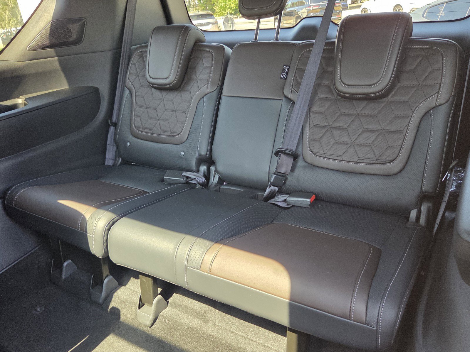 Used 2025 Nissan Armada Platinum image 11