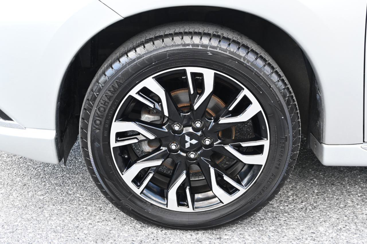 Used 2018 Mitsubishi Outlander SEL AWD/4WD image 16