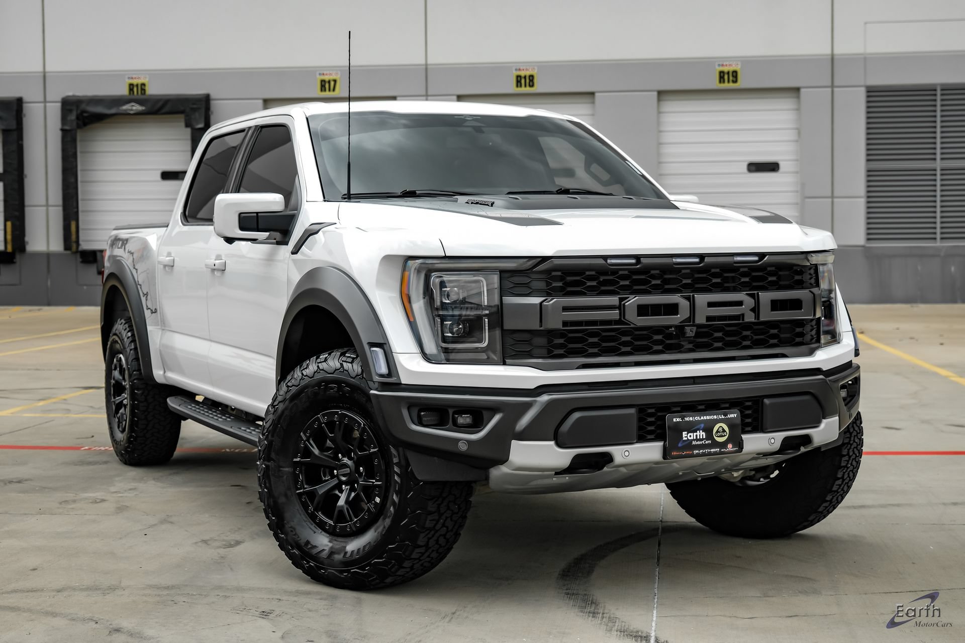 Used 2023 Ford F150 Raptor w/ Raptor 37 Performance Package AWD/4WD image 24