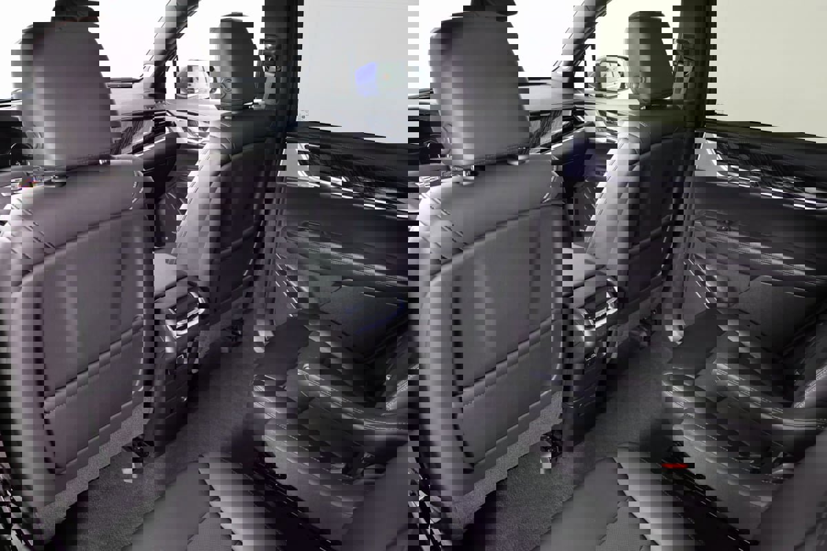 Used 2025 Cadillac XT6 Premium Luxury image 54