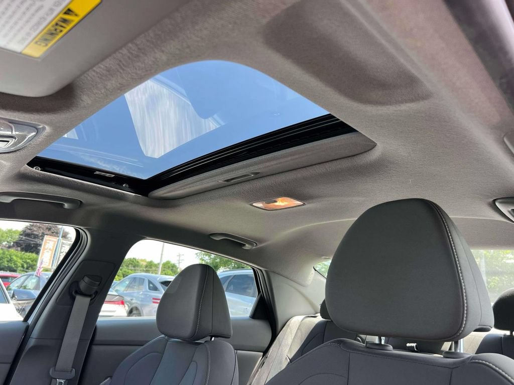 Certified 2025 Hyundai Elantra SEL FWD image 18
