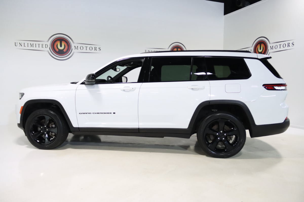 Used 2023 Jeep Grand Cherokee L Laredo AWD/4WD image 28