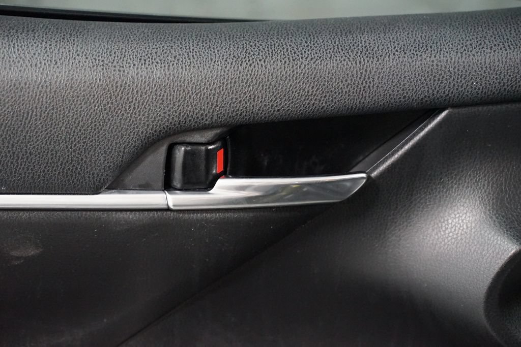 Used 2022 Toyota Camry SE FWD image 30