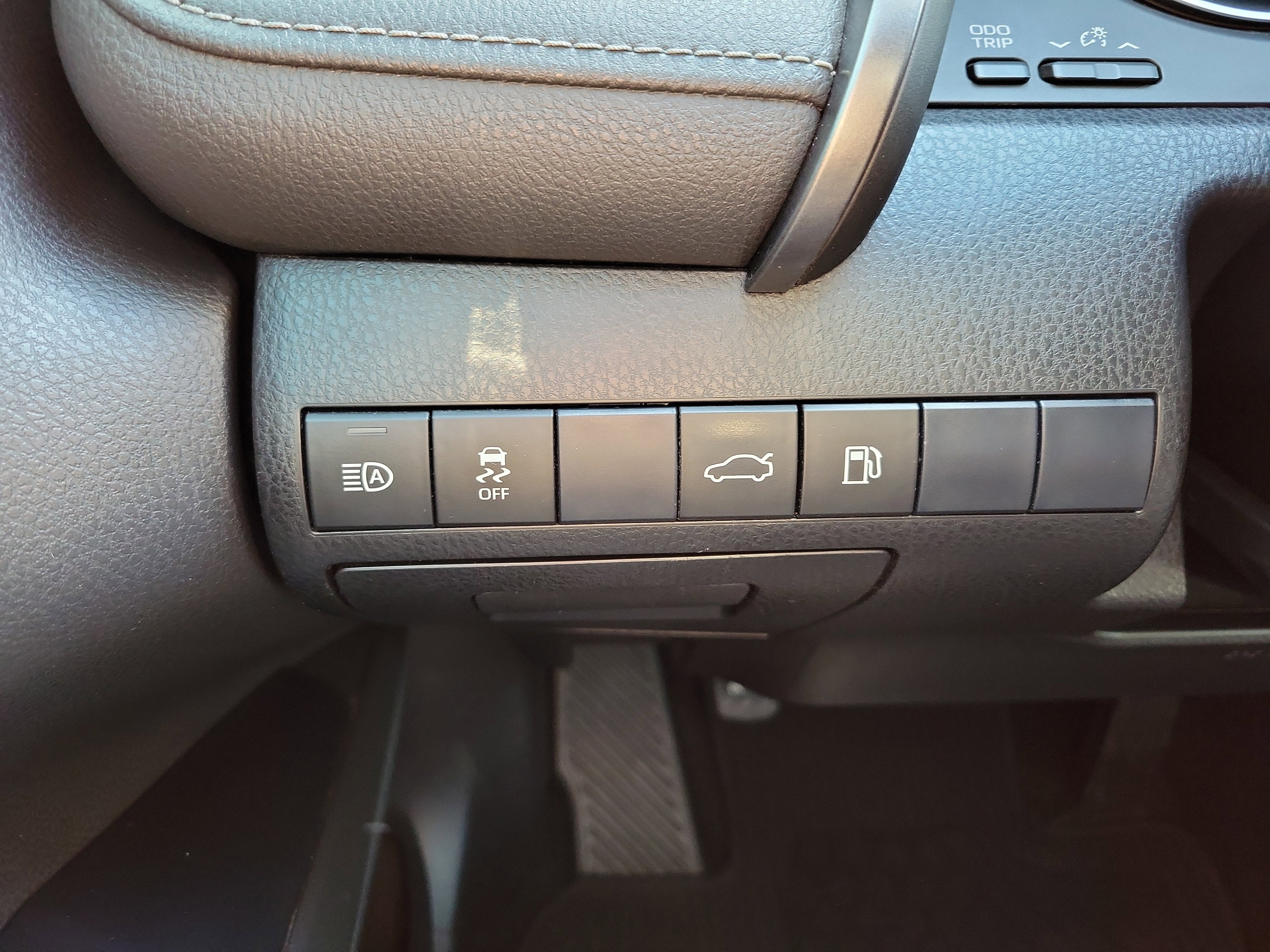 Used 2018 Toyota Camry SE w/ Convenience Package image 23