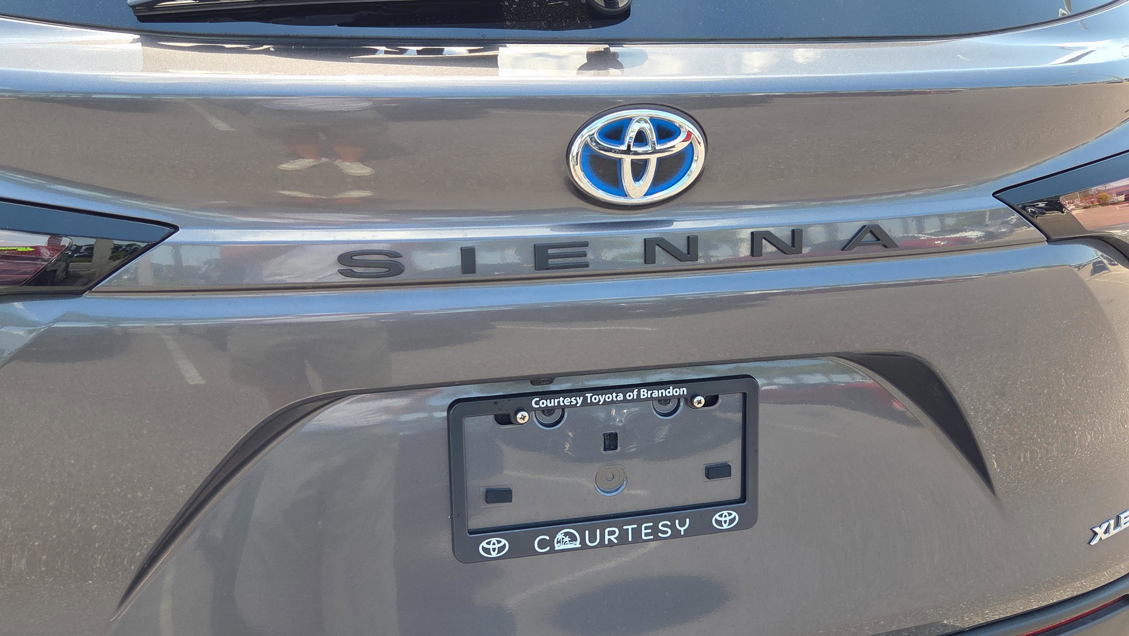 Used 2025 Toyota Sienna XLE image 33