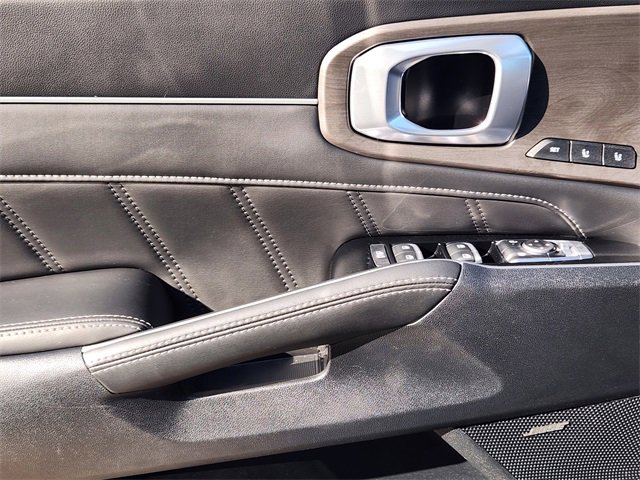 Certified 2025 Kia Sorento SX Prestige image 24