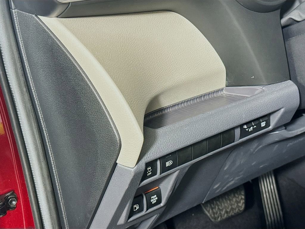 Used 2024 Toyota Sienna Limited image 10