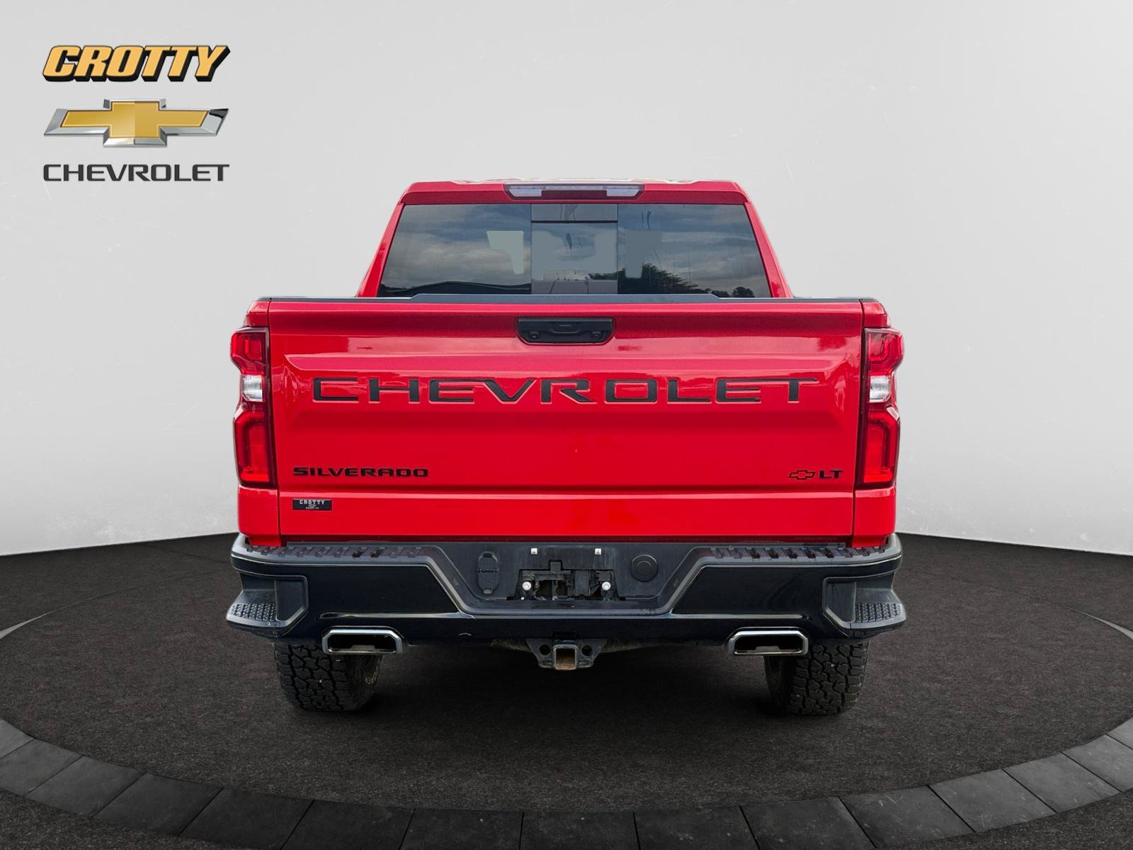 Used 2024 Chevrolet Silverado 1500 LT Trail Boss w/ Convenience Package II AWD/4WD image 4