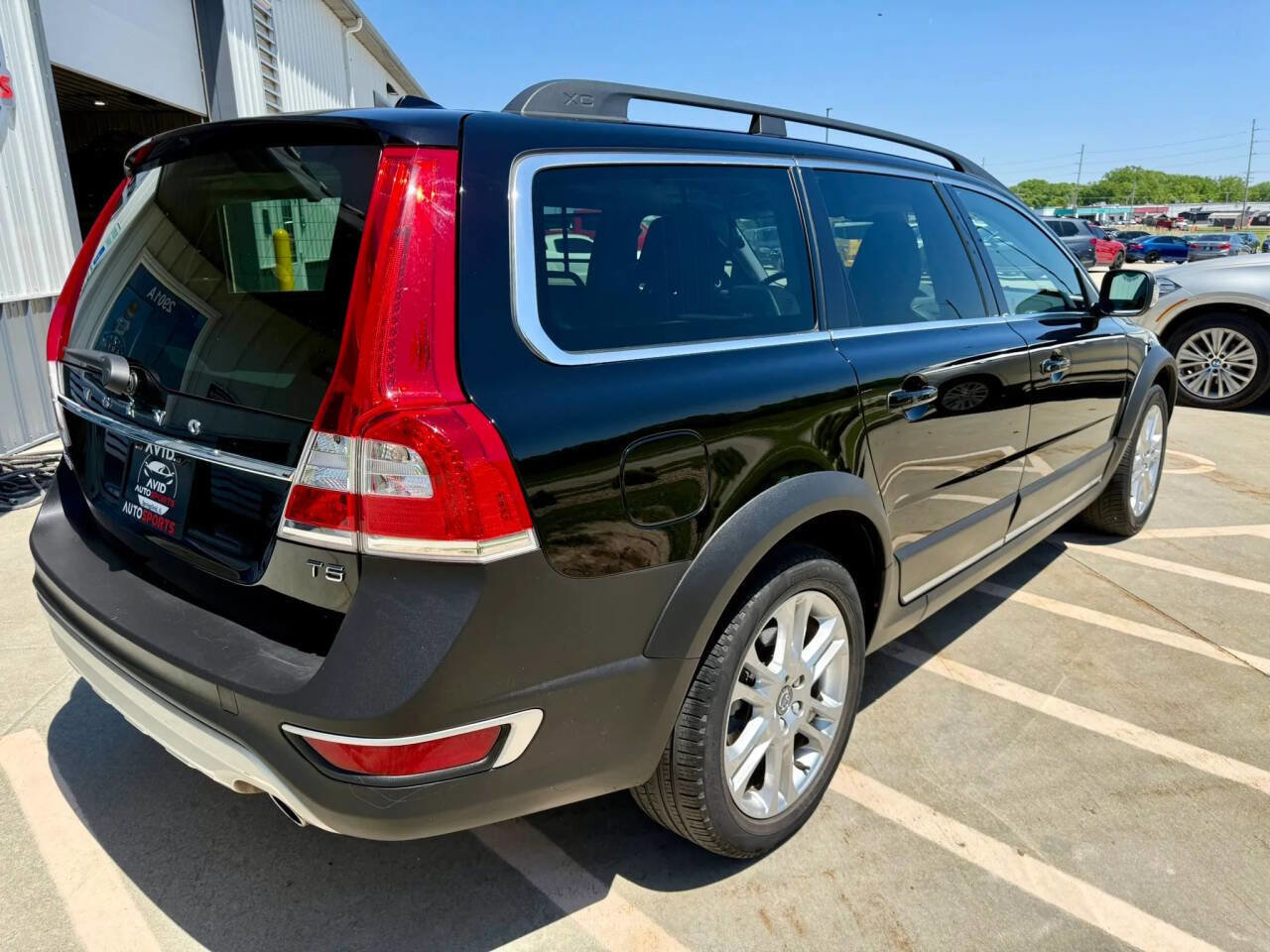 Used 2016 Volvo XC70 T5 Premier w/ Proximity Package FWD image 8