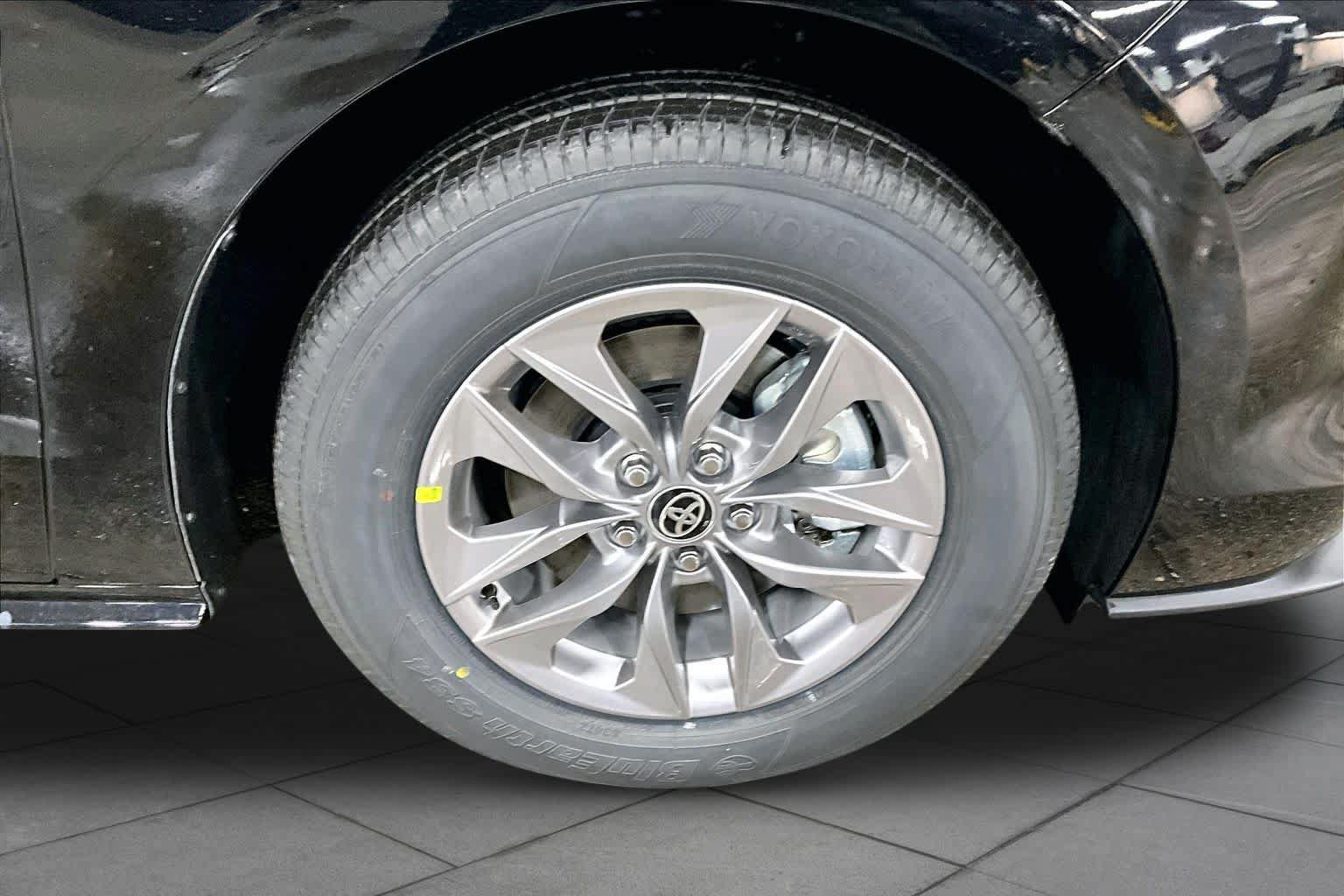 New 2026 Toyota Sienna XLE AWD/4WD image 12