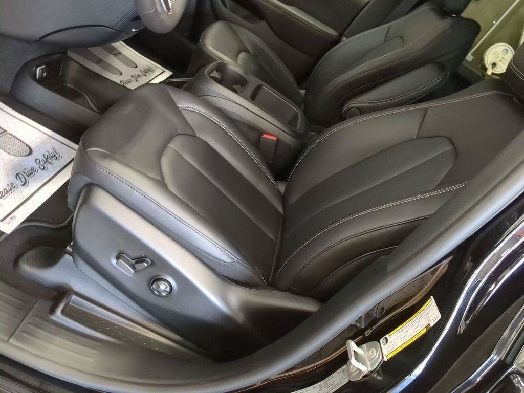 New 2026 Chrysler Pacifica Select FWD image 9