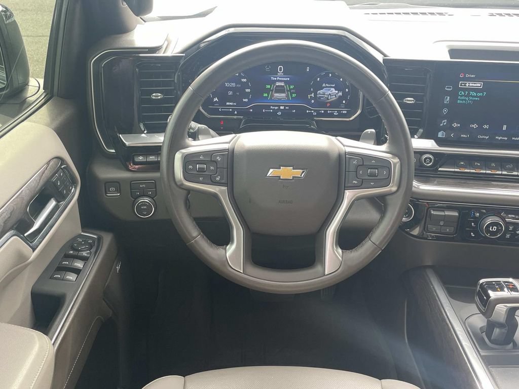 Used 2023 Chevrolet Silverado 1500 LTZ w/ Technology Package AWD/4WD image 13