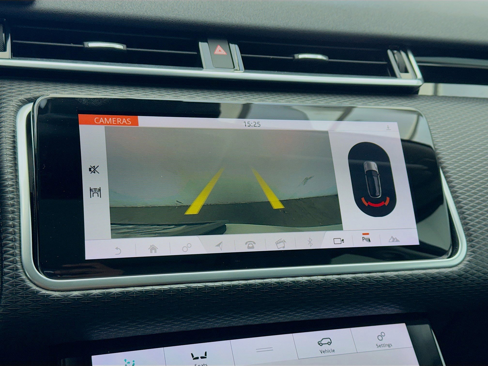 Used 2018 Land Rover Range Rover Velar S image 10