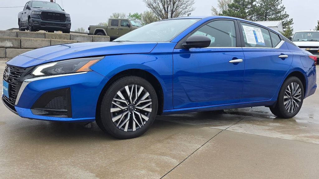 Used 2025 Nissan Altima 2.5 SV