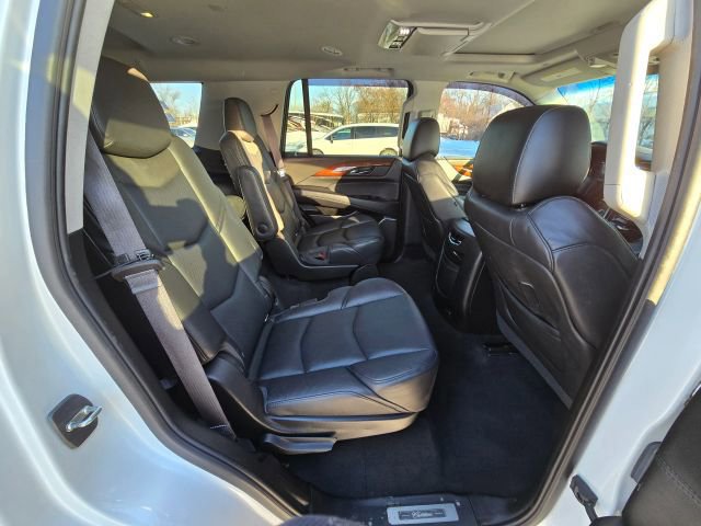 Used 2016 Cadillac Escalade Luxury image 14