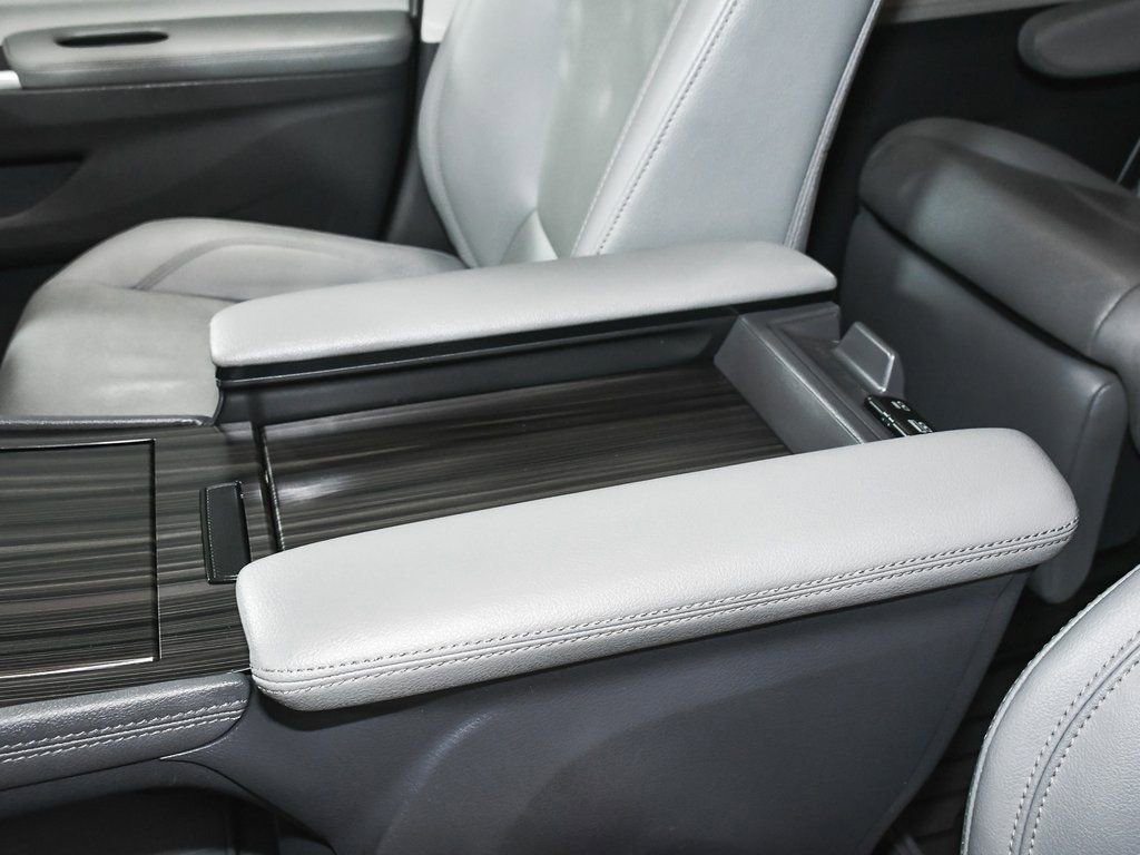 Used 2023 Toyota Sienna Limited image 41