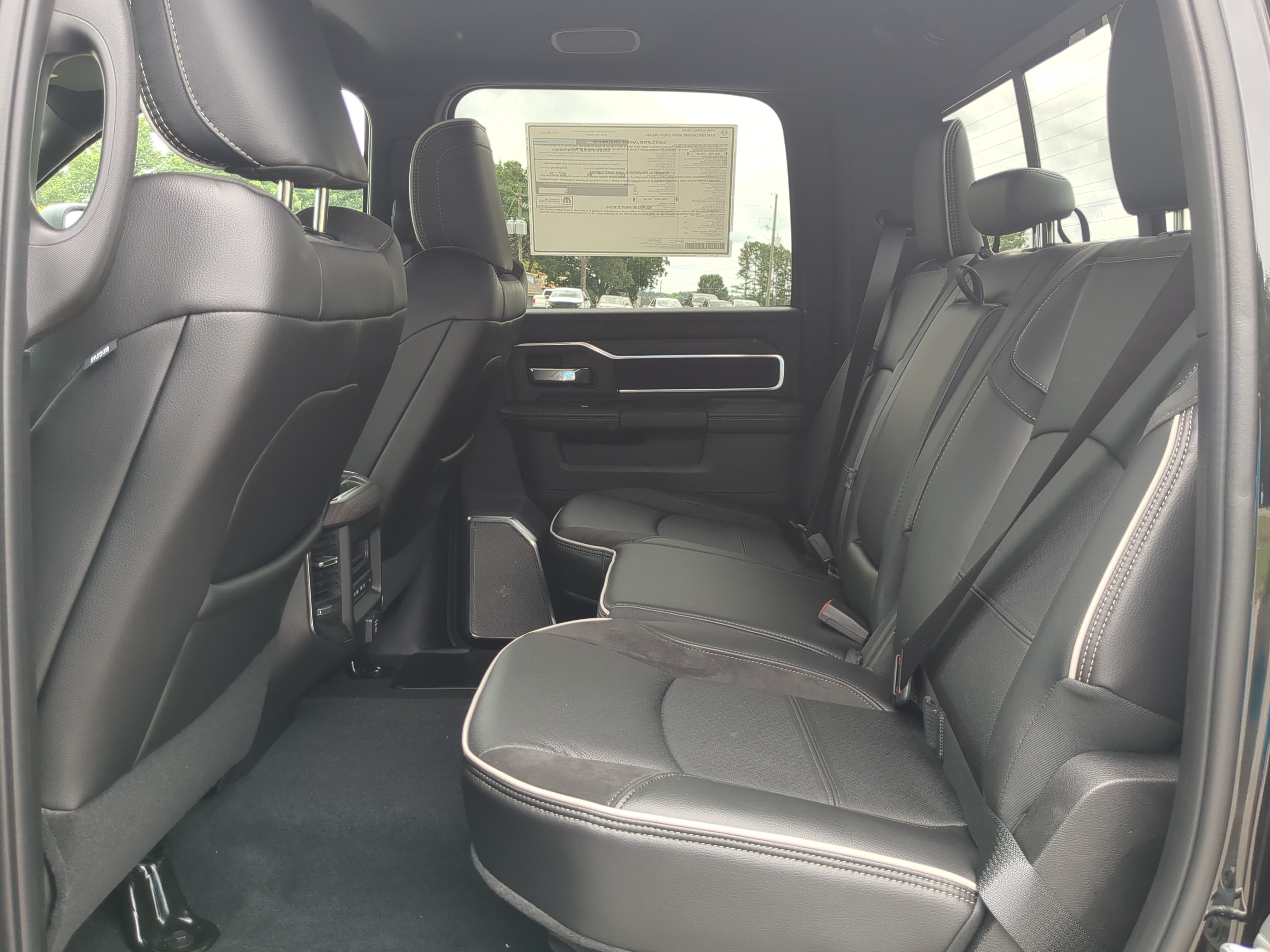 New 2026 RAM 2500 Laramie AWD/4WD image 13