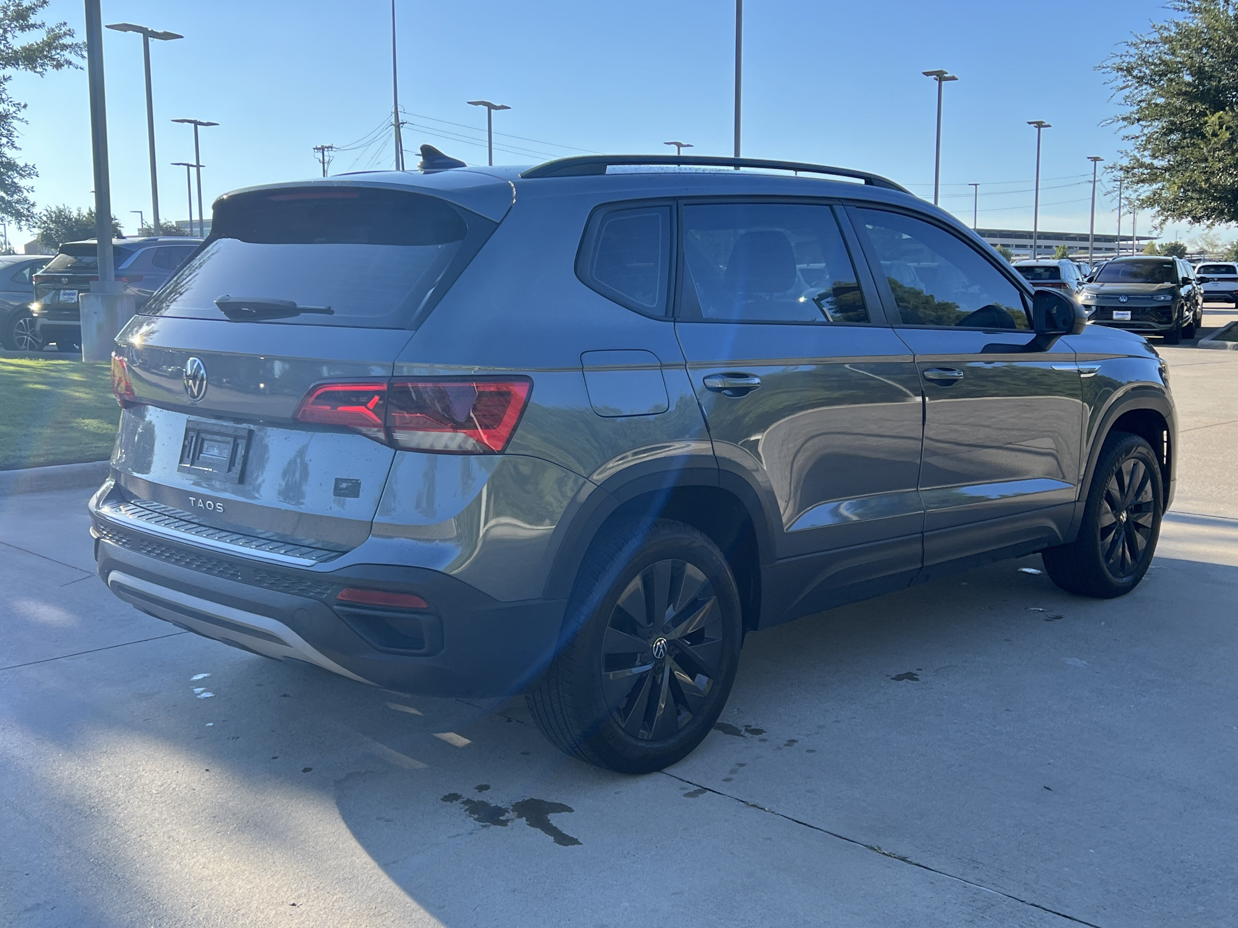 Used 2024 Volkswagen Taos S FWD image 9