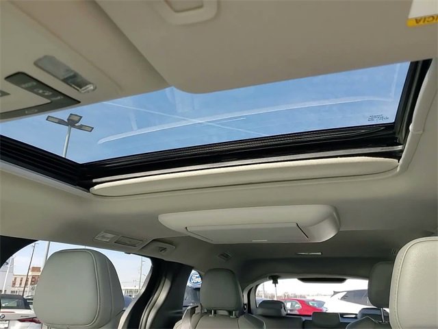 Used 2025 Toyota Sienna XLE w/ XLE Plus Package image 21