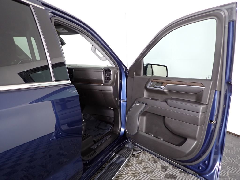 Used 2023 GMC Sierra 1500 SLT w/ SLT Premium Package image 41