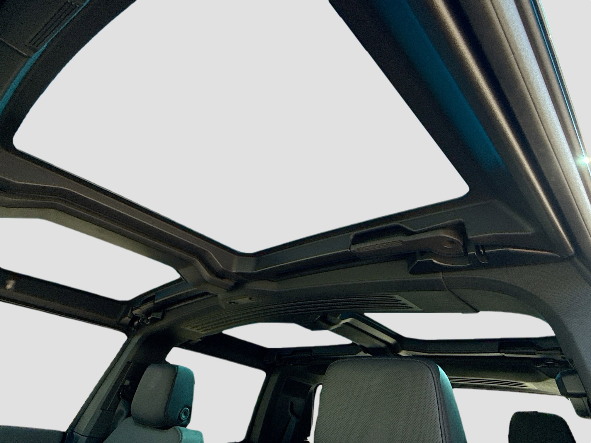 Used 2025 GMC Hummer EV 2X w/ LPO, Dark Essentials Package image 28