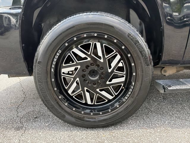 Used 2011 Chevrolet Suburban LTZ RWD image 17