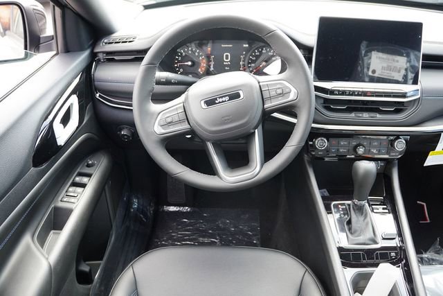 New 2025 Jeep Compass Latitude w/ Sun & Sound Group image 12