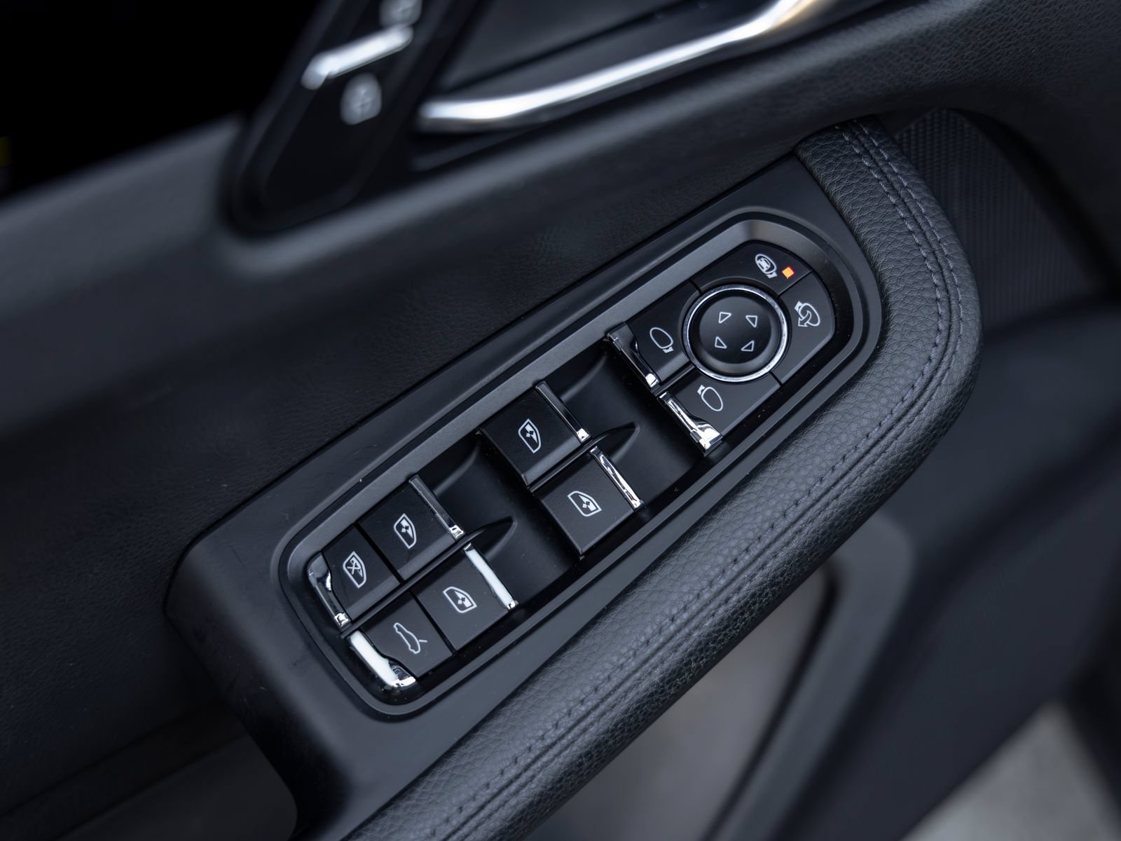 Certified 2021 Porsche Macan AWD/4WD image 23