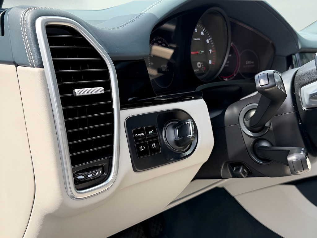 Used 2021 Porsche Cayenne AWD/4WD image 41