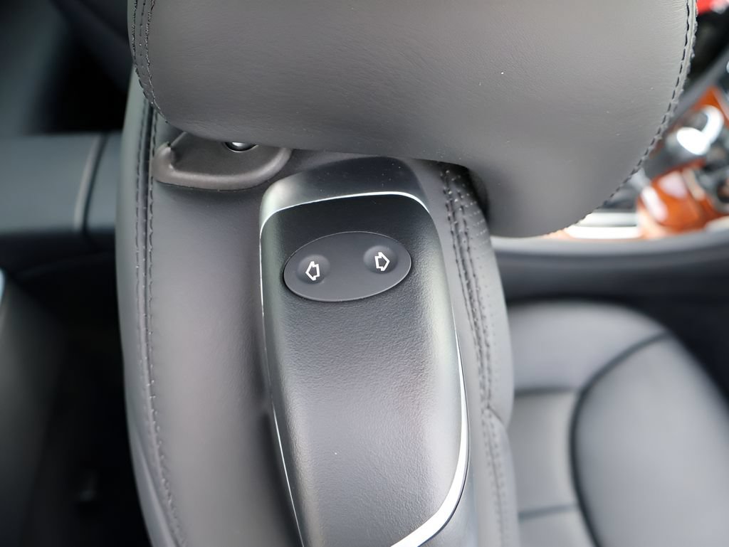 Used 2008 Mercedes-Benz SL 550 image 16