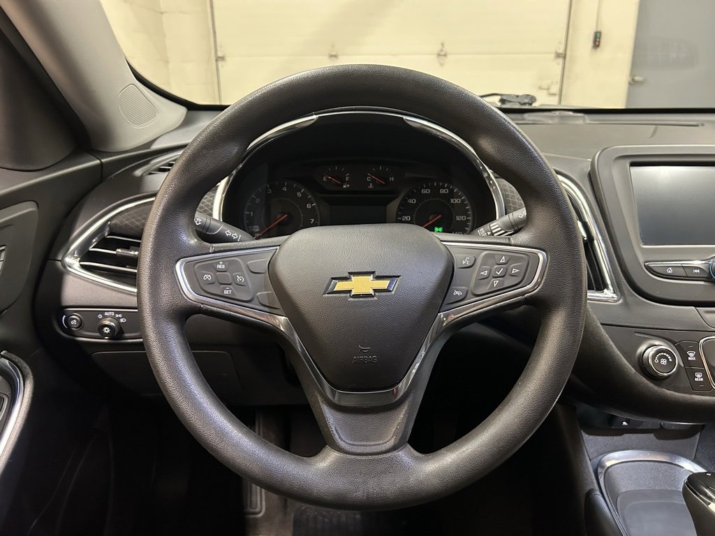 Used 2017 Chevrolet Malibu LT image 16