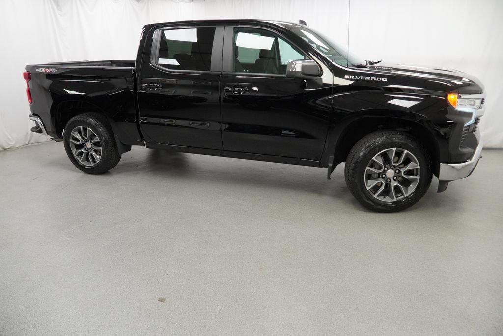 Used 2024 Chevrolet Silverado 1500 LT AWD/4WD image 6