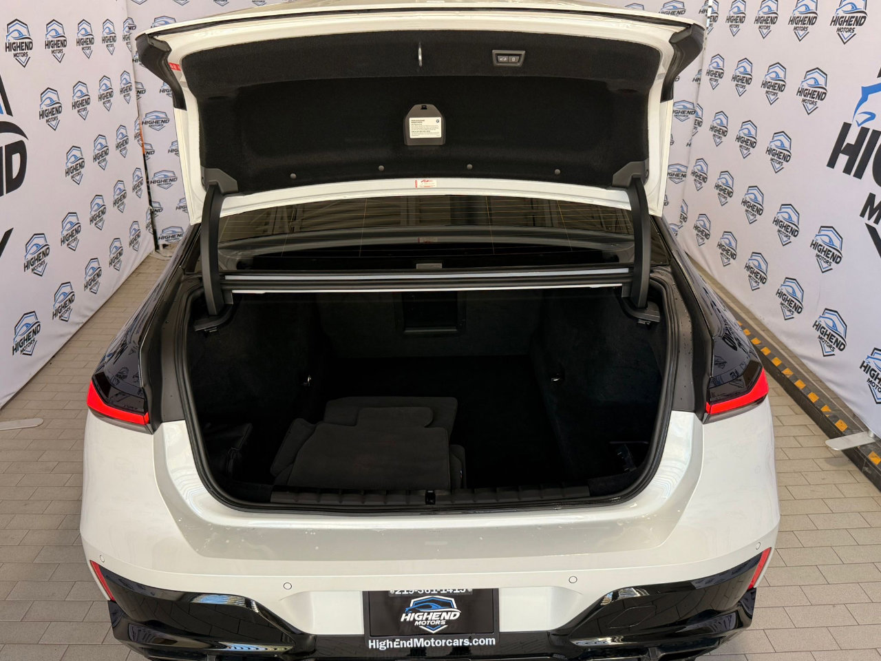 Used 2023 BMW 760i xDrive w/ Executive Package image 26