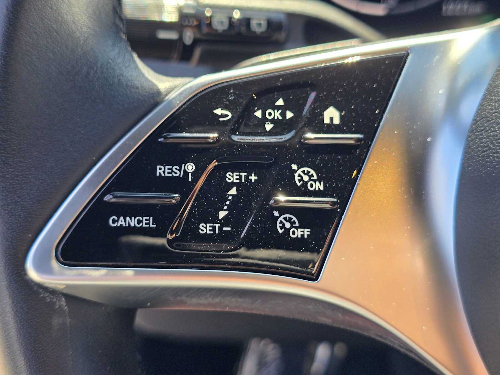 Used 2024 Mercedes-Benz GLC 300 4MATIC image 30