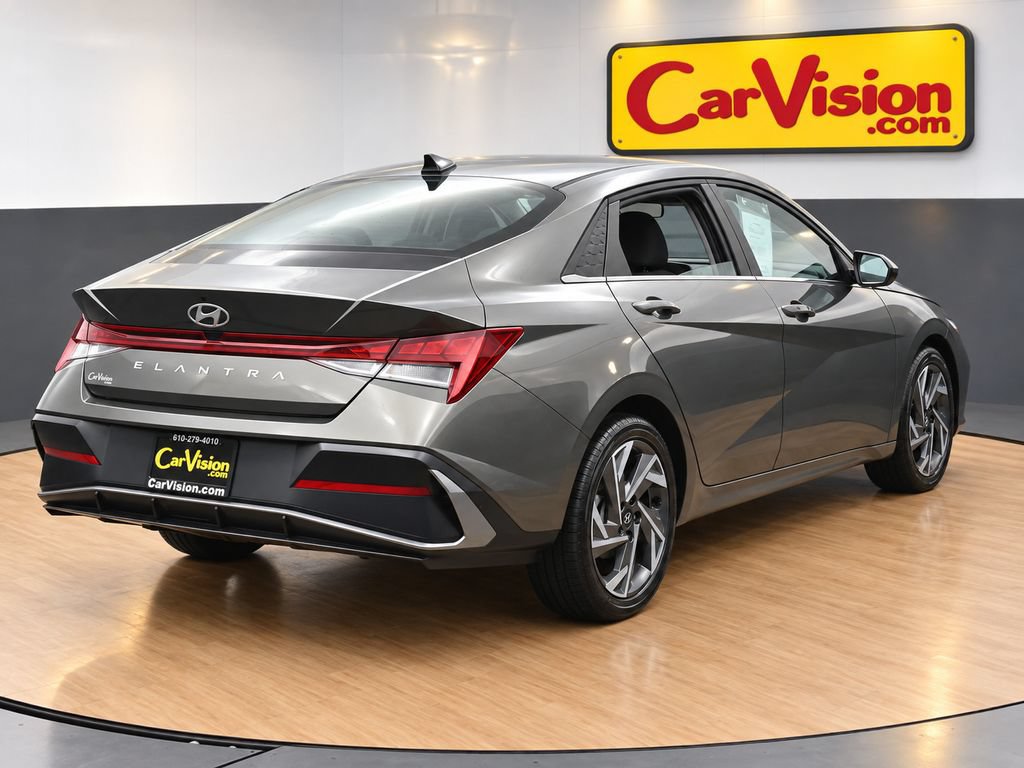 Used 2025 Hyundai Elantra SEL FWD image 4