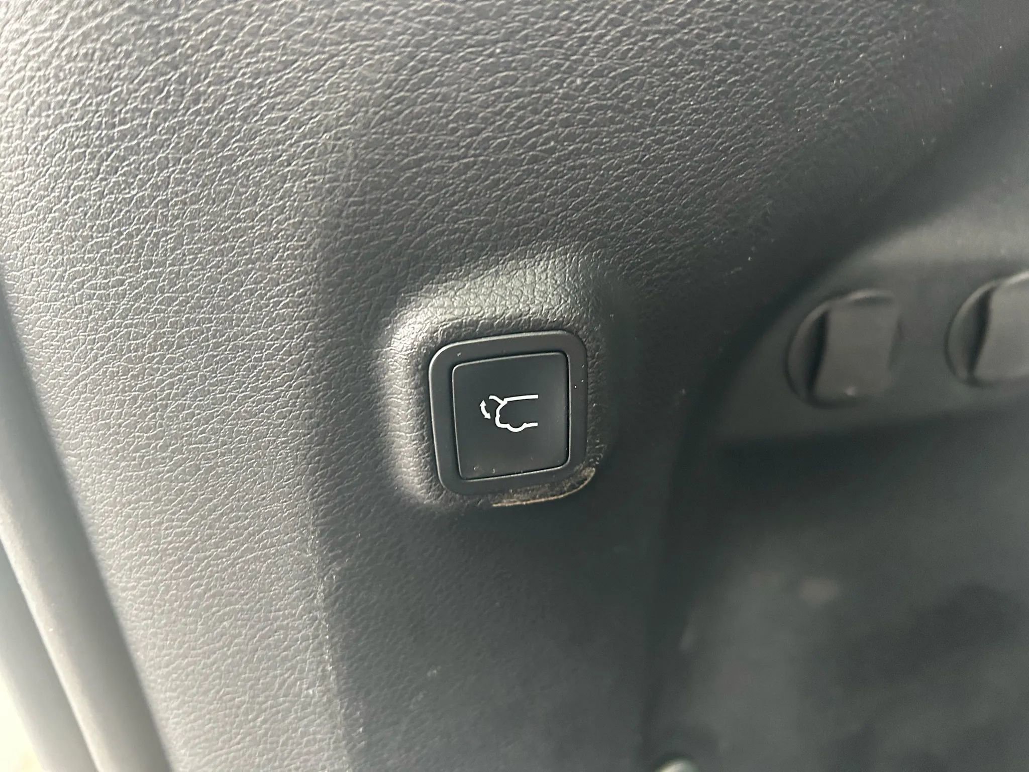 Used 2020 Jeep Cherokee Latitude Lux w/ Comfort/Convenience Group image 33